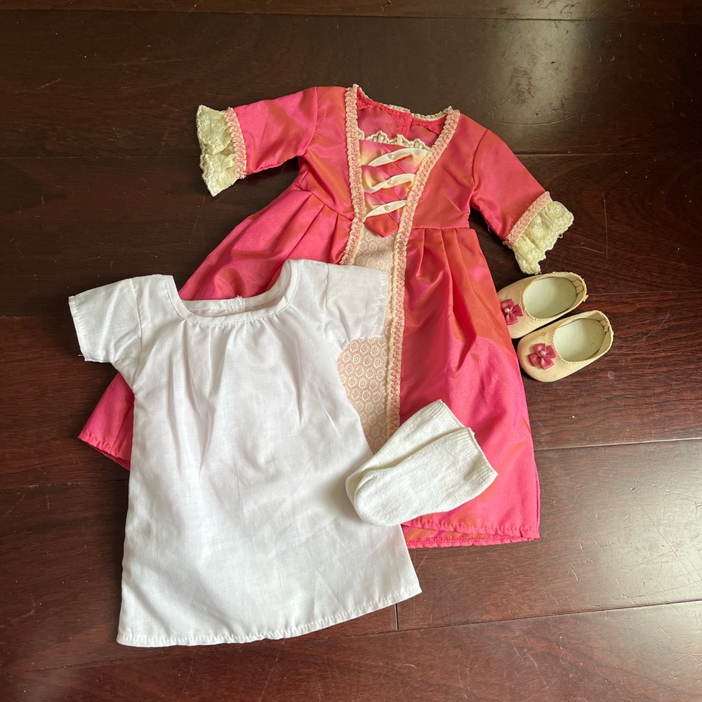 American girl Elizabeth meet outfit